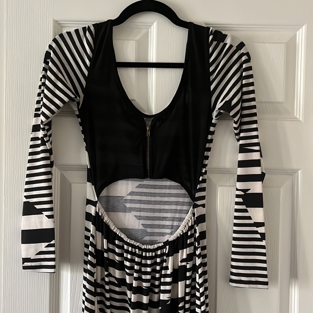 Low Back Maxi Dress - Picture 4 of 6